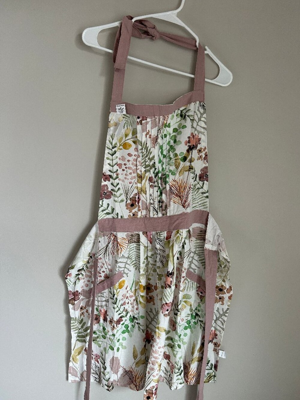 NWT WORLD MARKET Floral Watercolor Design APRON Bib Front Lg Pockets